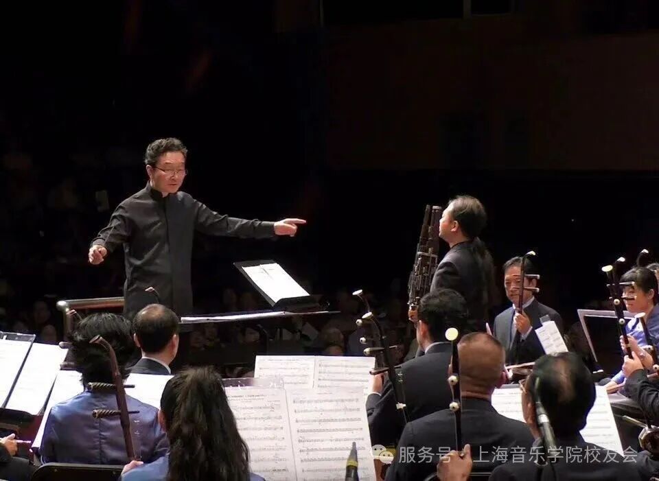 他的音乐生涯如一条蜿蜒却坚定的河流